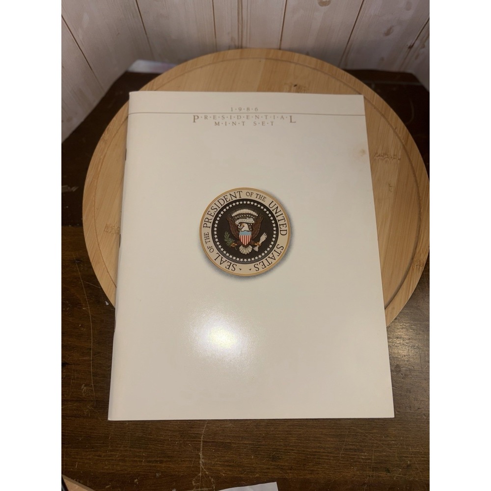 1986 PRESIDENTIAL MINT SET WITH‎ USPS BOOKLET Stamps & Book